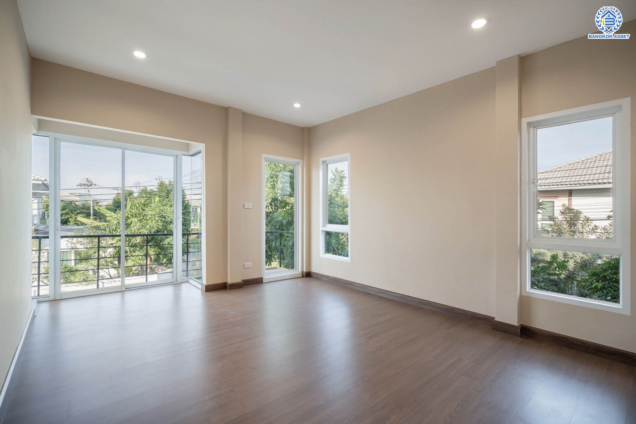 บ้านมือสองตกแต่งใหม่ โครงการ ดีซิโอ้ อรดา ราชพฤกษ์ หลังมุม เนื้อที่ 50.6 ตร.ว. ตอบโจทย์ทุกการอยู่อาศัย ฟังก์ชัน 3 ห้องนอน 3 ห้องน้ำ 2 ที่จอดรถ บรรยากาศเงียบสงบ บนทำเลเดินทางสะดวก เชื่อมต่อหลายเส้นทาง ใกล้รถไฟฟ้าสายสีม่วง "สถานีบางรักใหญ่"